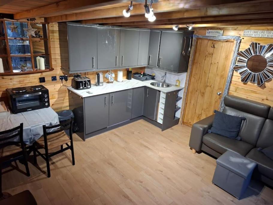 Cosy Cornish Cabin 圣奥斯特尔 外观 照片